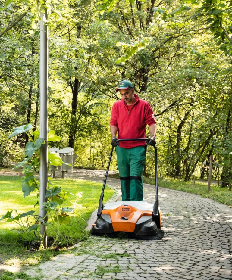 Balayeuse à batterie (produit seul) KGA770 STIHL