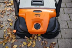 Balayeuse mécanique KG 770 STIHL