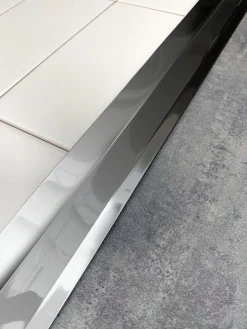 Barre de seuil multi-niveau inox brillant adhésif 5x83cm