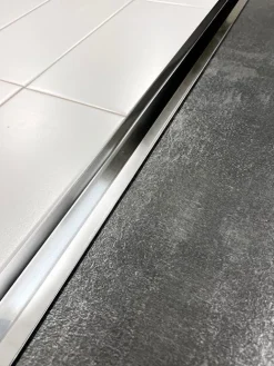 Barre de seuil multi-niveau inox brillant adhésif 3x83cm