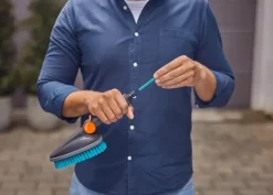 Brosse de lavage à main M dure réglable Cleansystem GARDENA