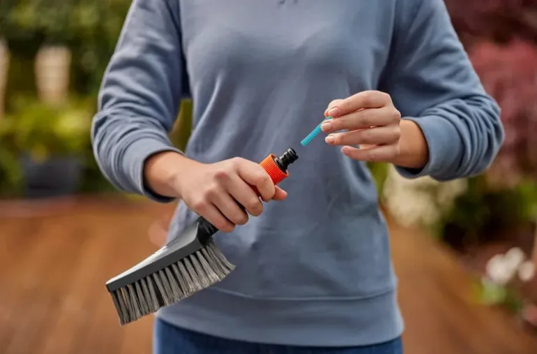 Brosse de lavage à main S souple Cleansystem GARDENA