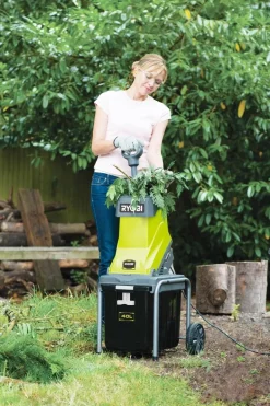 Broyeur de végétaux RSH2545B