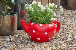 Cache-pot forme Théière rouge avec coeurs
