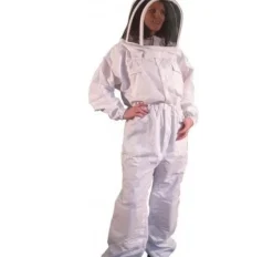 Combinaison avec cagoule blanche