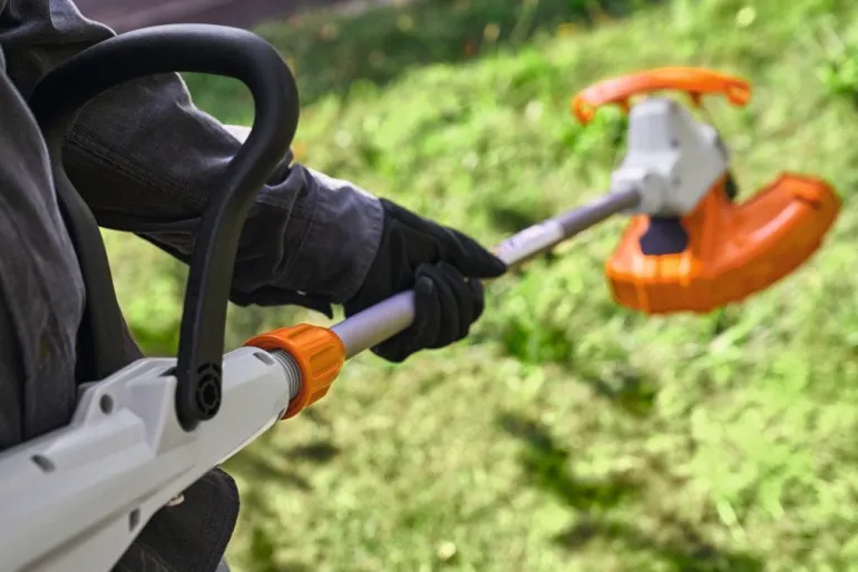 Coupe-bordures FSA 50 en pack STIHL