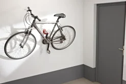 Crochet vélo mural fixation par la pédale