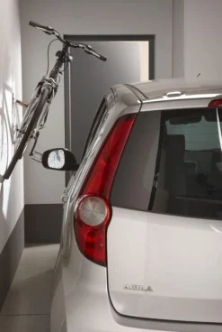 Crochet vélo mural fixation par la pédale
