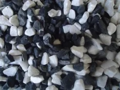 Gravier noir et blanc calibre 6/10 le filet de 20 kg