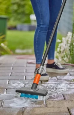 Kit de lavage avec brosse dure Cleansystem GARDENA