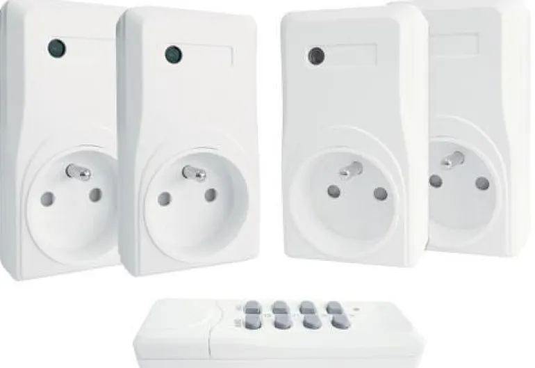 Lot de 4 prises télécommandées avec télécommande