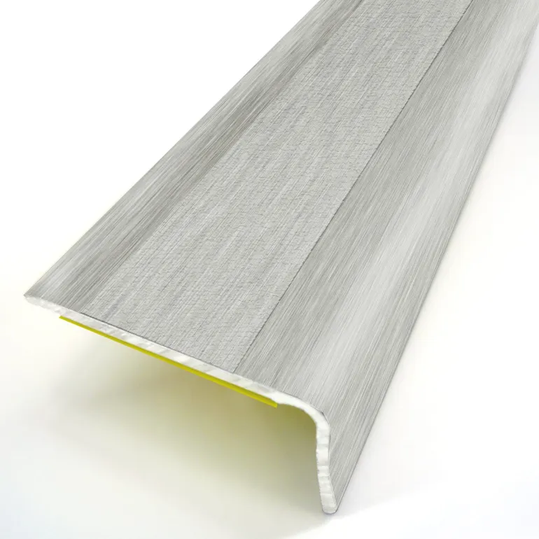 Nez de marche Déco alu métal argent adhésif 3,6x2,4x95cm