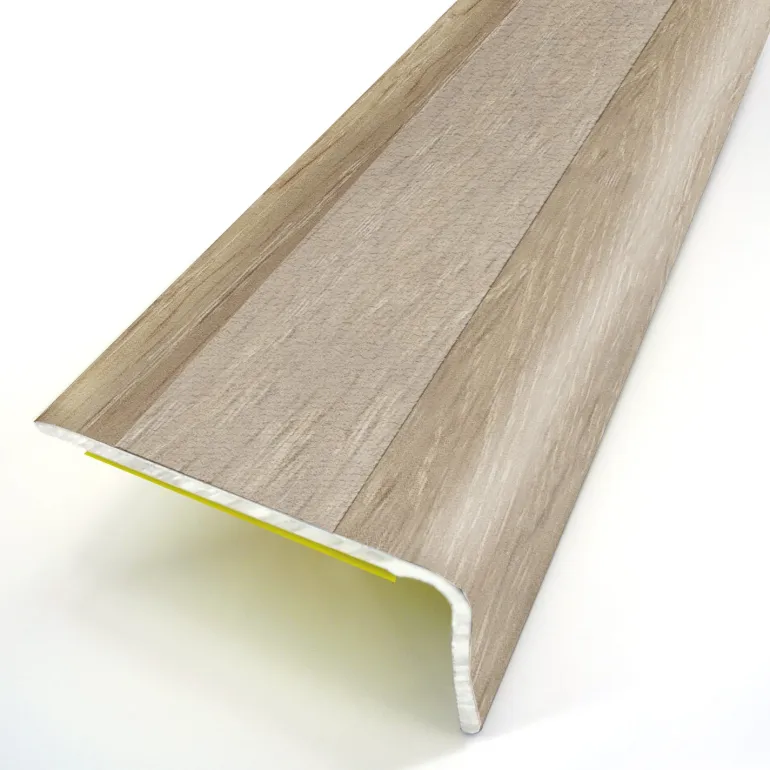 Nez de marche Déco alu plaxé chêne lavé adhésif 3,6x2,4x95cm
