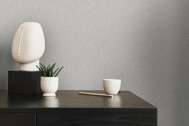 Papier peint vinyl sur support intissé uni chiné gris