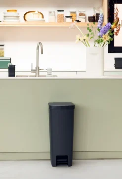 Poubelle à pédale StepUp 40 L gris anthracite