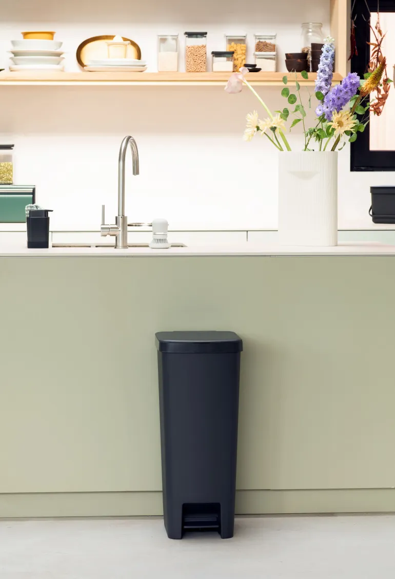 Poubelle à pédale StepUp 40 L gris anthracite