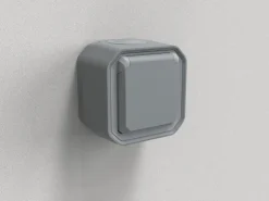 Prise de courant avec terre étanche à volet Plexo 16A 250V