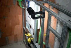 Projecteur de chantier LED à pince rechargeable/orientable