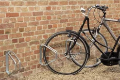 Range 1 vélo mural pivotant à 180°