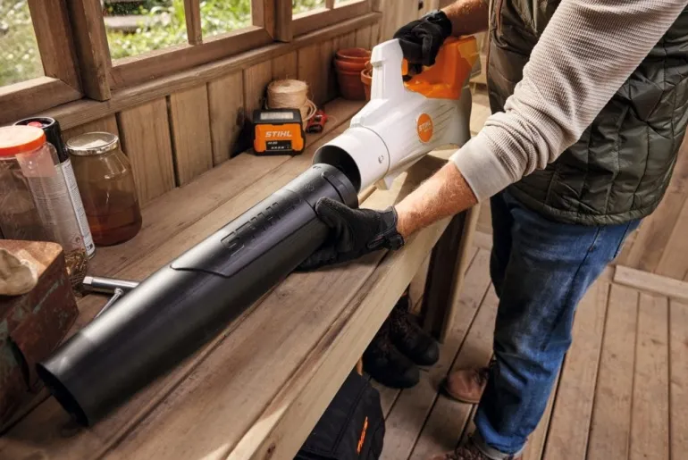 Souffleur à batterie BGA50 + batterie AK20 + chargeur STIHL