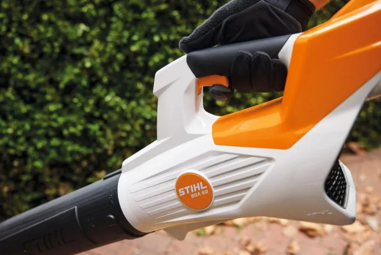 Souffleur à batterie BGA50 + batterie AK20 + chargeur STIHL
