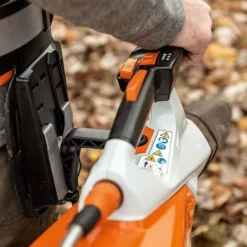 Souffleur sans batterie BGA200 + système de portage STIHL