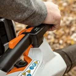 Souffleur sans batterie BGA200 + système de portage STIHL