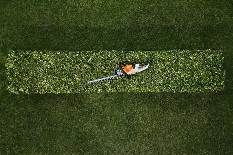 Taille-haie à batterie HSA30 + pack batterie AS 2 STIHL