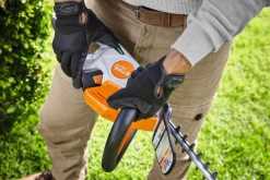 Taille-haie à batterie HSA40 + pack 2 batteries AS 2 STIHL