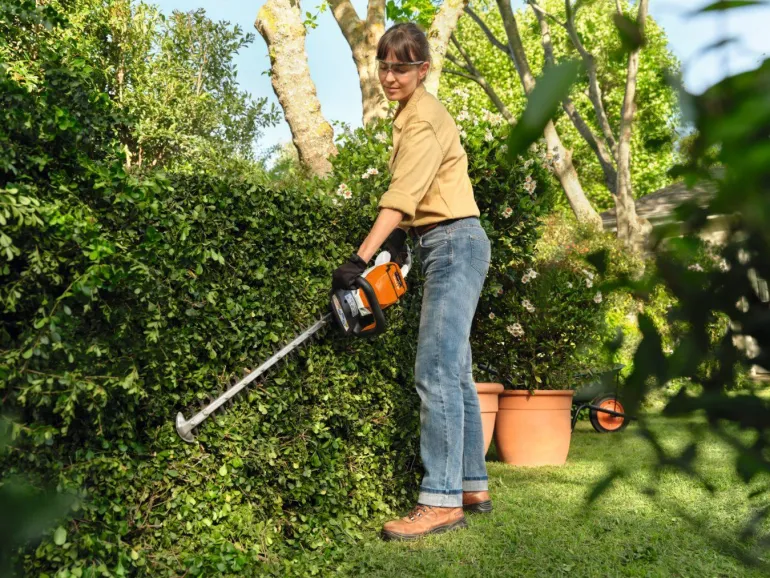 Taille-haie à batterie HSA 60 + pack batterie AK 10 STIHL