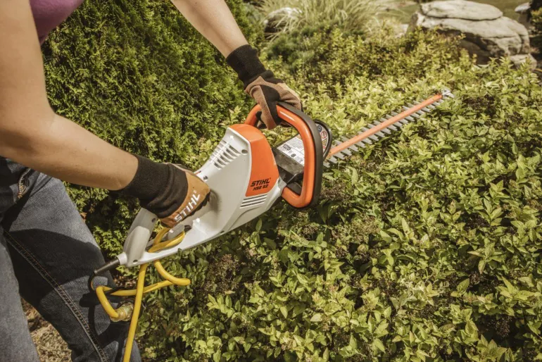 Taille-haie électrique filaire HSE 52 STIHL