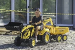 Tractopelle Komatsu avec excavatrice et remorque basculante