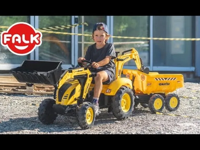 Tractopelle Komatsu avec excavatrice et remorque basculante