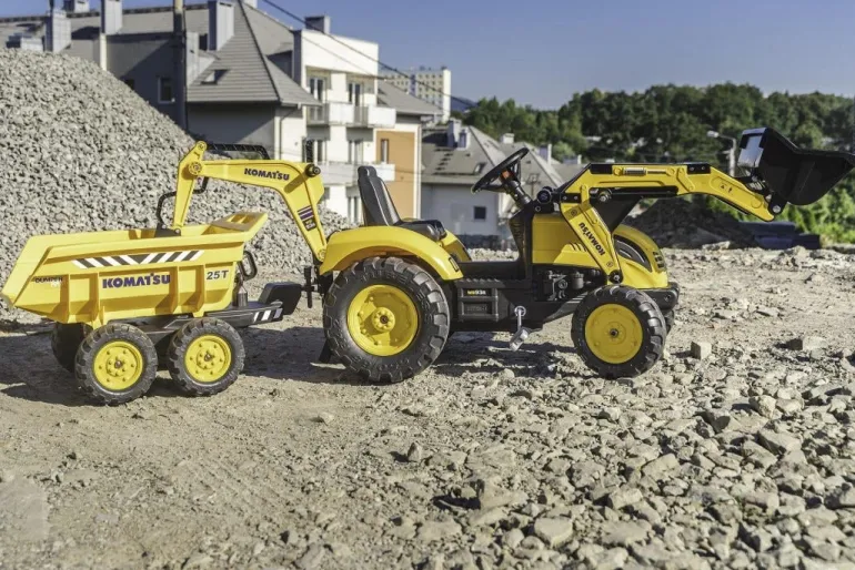 Tractopelle Komatsu avec excavatrice et remorque basculante