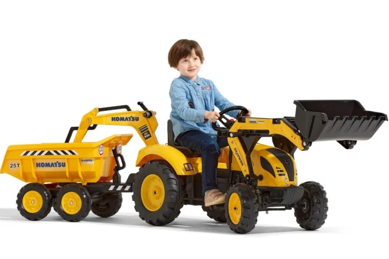 Tractopelle Komatsu avec excavatrice et remorque basculante
