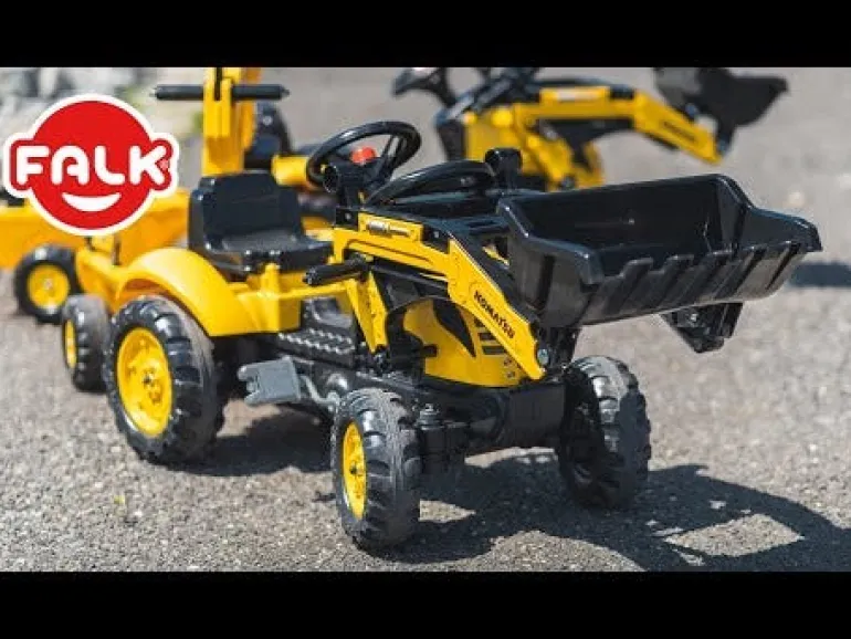 Tractopelle Komatsu avec excavatrice arrière et remorque