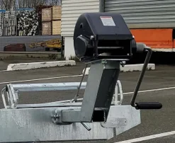 Treuil halage 2950 kg câble 10m R2500 + support en acier